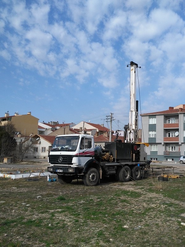 Eka Mühendislik ve Sondaj, jeolojik hizmetler, jeoteknik hizmetler, jeofizik hizmetler, zemin etütleri, su sondajları, maden sondajları, sismik çalışmalar, rezistivite ölçümü, makine parkuru, makine ekipmanları, şirket araçları, sondaj ekipmanları, jeofizik cihazlar, zemin analizi, çevresel analizler, mühendislik projeleri, inşaat zemin etüdü, altyapı analizi, yer altı kaynakları, fay hattı analizi, zemin dayanıklılığı, çevresel etki değerlendirme, jeoteknik rapor, sondaj teknolojileri, zemin etüt raporu, su kaynakları analizi, yer altı haritalama, mühendislik çözümleri, güvenilir hizmet, teknolojik altyapı